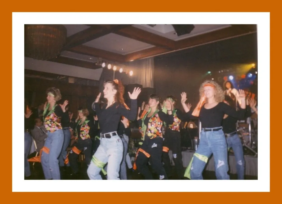 Showtanzgruppe begleitet Schlagersänger Costa Cordalis