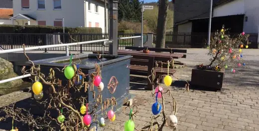 Bildtafel aus der Chronik: Der Brunnen ist nicht nur ein Blickfang
